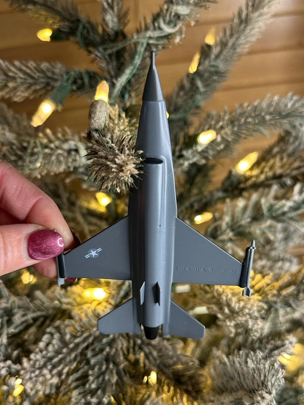 2016 Hallmark Lockheed F-16 Fighting Falcon Die Cast Keepsake Ornament